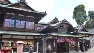 明治から佇む温泉街のシンボル