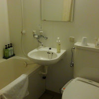 68号室のバスルームです。DHCのアメニティです。