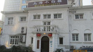 共同租界の西の外、上海優秀歴史建築に認定された広大な庭を持ったお屋敷が多い。