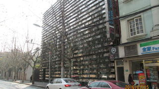 新国立競技場の設計を受けた隅研吾氏の設計したＺ５８の建物があります.。