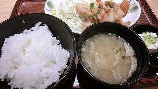 美味しい居酒屋さんのランチを食す。