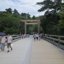 橋を渡ると神様の領域なんだという気分になれます