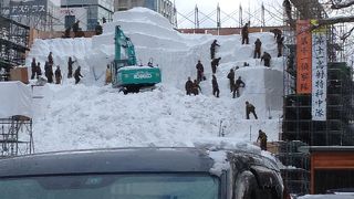 雪まつり準備中