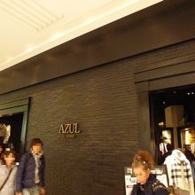 店の構えもお洒落ですね。