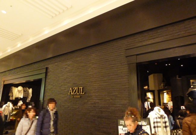 ファッションと生活スタイルを提案するお店です。