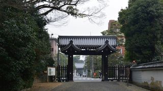 御苑の北側の門