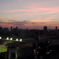 部屋からの夕焼け!!と,照らし出されたスタジアム