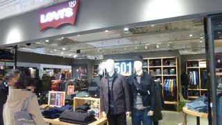 ジーンズを中心とするカジュアルファッション