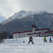 赤倉観光ホテルと妙高山