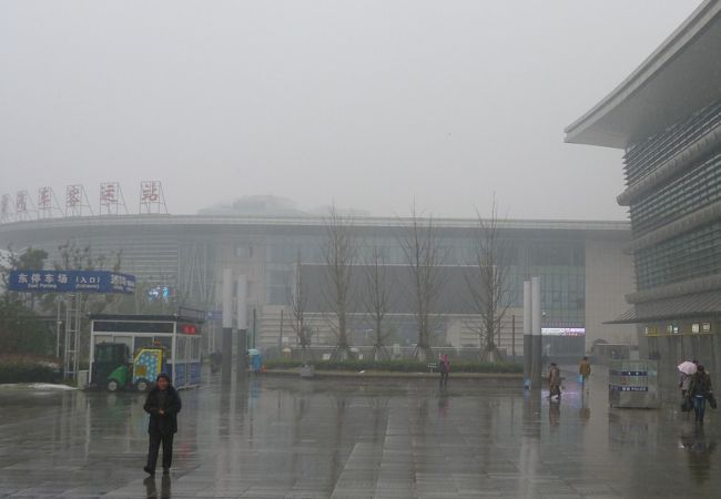 南京駅北口を出てすぐ