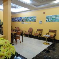 フロント、ロビーは明るい。Wifi無し。