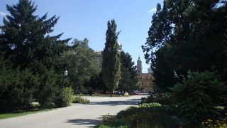 ザグレブ中央駅からイエラチッチ広場など中心市街地に向かう遊歩道