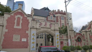 上海市優秀歴史建築が多数あり、散策の楽しい通りです。