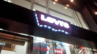 明治神宮駅からすぐ。