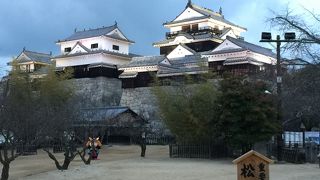 街中の山頂に有るお城