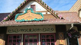 店名はピノキオの島から