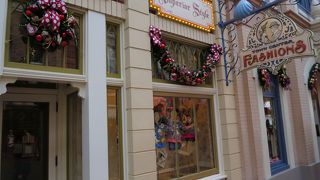 ここで買って身につけて散策がオススメ