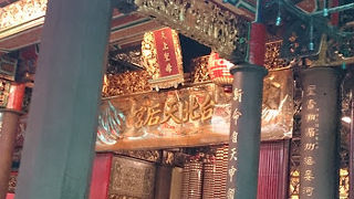 西門町の繁華街の一画にあります