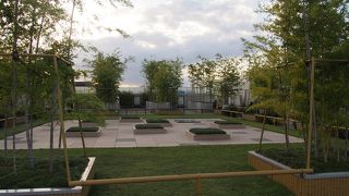 エスカレータからまだ上る