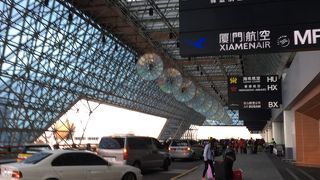 時間帯によっては混みます。