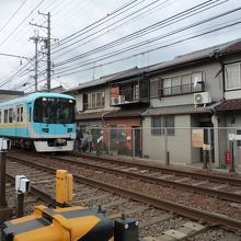 他の京阪電鉄とは違った車体の色