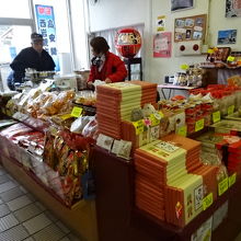 １Ｆの土産物屋さんです。