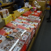 鯛せんべいです。