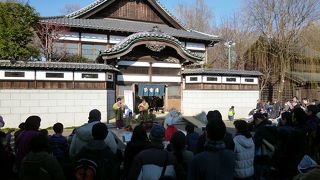 今ではすっかりその姿を見る機会の減った、昔ながらの銭湯です。