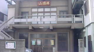 お寺と気付かない建物です