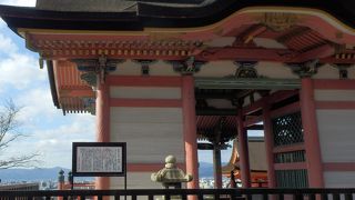 極楽往生に往来する入り口とされている