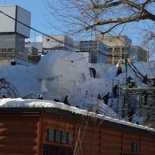 雪像建設中