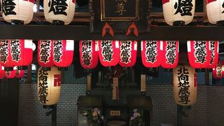 阪急梅田駅の１階にひっそりとあります。