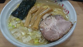 ほどよいこってりラーメン。美味いです。