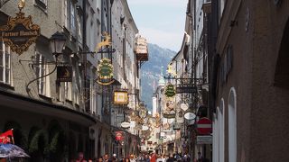 旧市街の目抜き通り