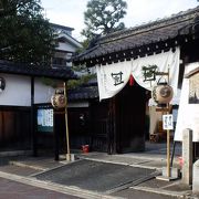 通称、義士の寺と呼ばれている日蓮宗妙覚寺派のお寺