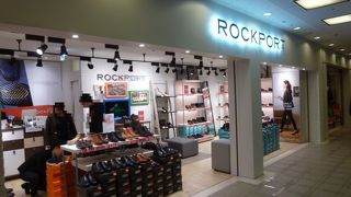 ウォーキングシューズのブランドです。