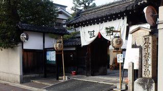 通称、義士の寺と呼ばれている日蓮宗妙覚寺派のお寺