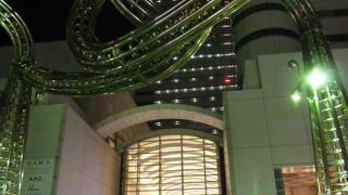 舌をかみそうなネーミングですが、インパクトのあるオブジェです。