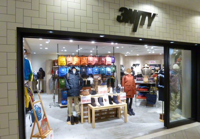 アジア圏で展開するYS　International　さんのお店、３NITY（トリニティと読ませるようです）。