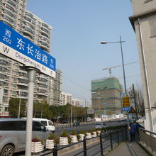 巨大マンション群も。