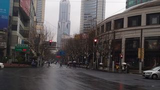 南京西路と南京東路では雰囲気がまったく異なります。