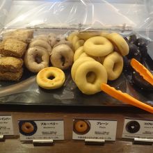 無料のベーグル3種とグレインバー