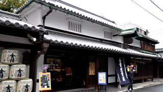 参道沿いにある清酒の醸造元資料館があります