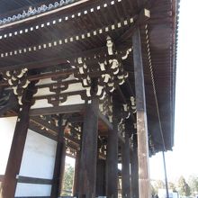 四角く細いのが、太閤柱