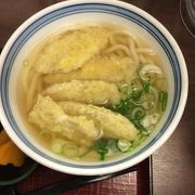 空港ビルの博多うどん