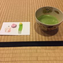 抹茶と干菓子400円はお値打ち