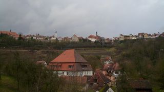 ローテンブルク・二重橋から見る“縁なし帽子のとんがり“の景観