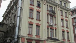 蘇州河沿いには海運による倉庫の建物が残っています。