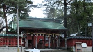 雪囲いされた神社