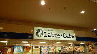 フードコートの端のデザートのお店